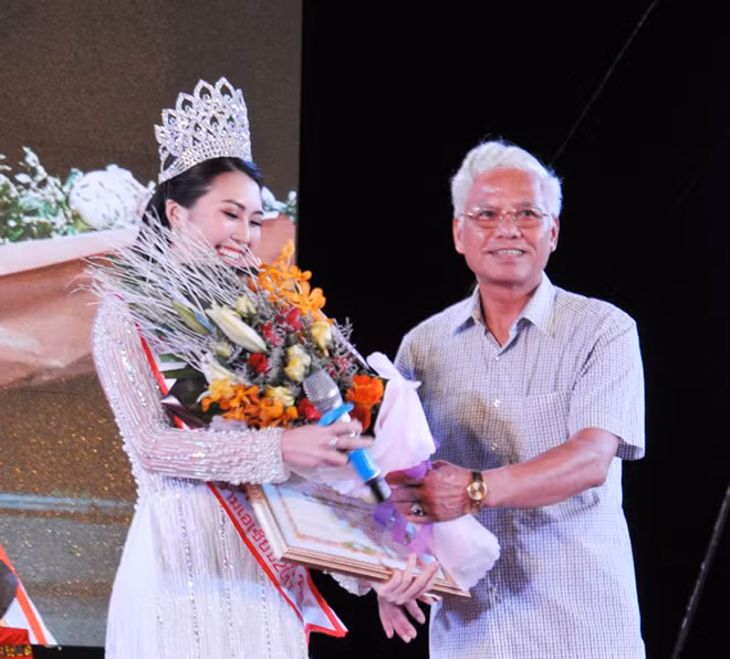 Hoa hậu sắc đẹp châu Á Nguyễn Đặng Tường Linh về quê nhà Phú Yên quảng bá du lịch.