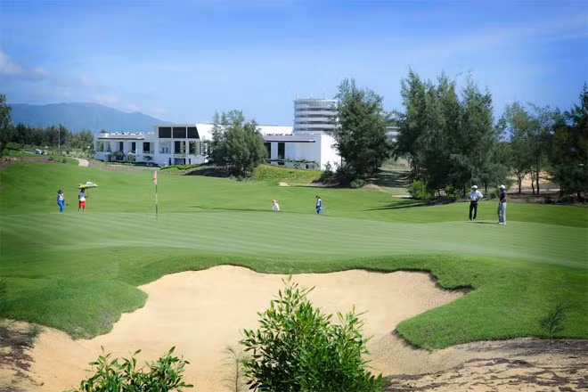 Sân Moutain là một trong 2 sân đấu chính thức giải FLC Golf Championship 2017. Sân Moutain là một trong 2 sân đấu chính thức giải FLC Golf Championship 2017.