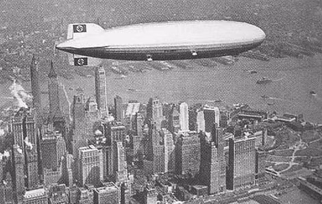 Khinh khí cầu Hindenburg đang bay trên New York.