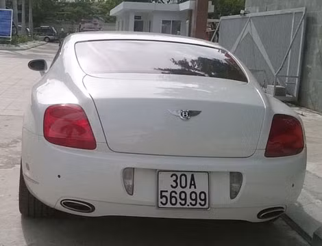 Siêu xe Bentley mang BKS 30A-569.99 đang bị Công an TP Đà Nẵng tạm giữ để tiếp tục xác minh làm rõ.