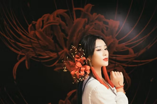 Hình ảnh Hoa Trần đẹp cô liêu trong MV mới