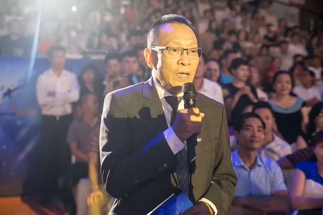 MC Lại Văn Sâm trong chương trình