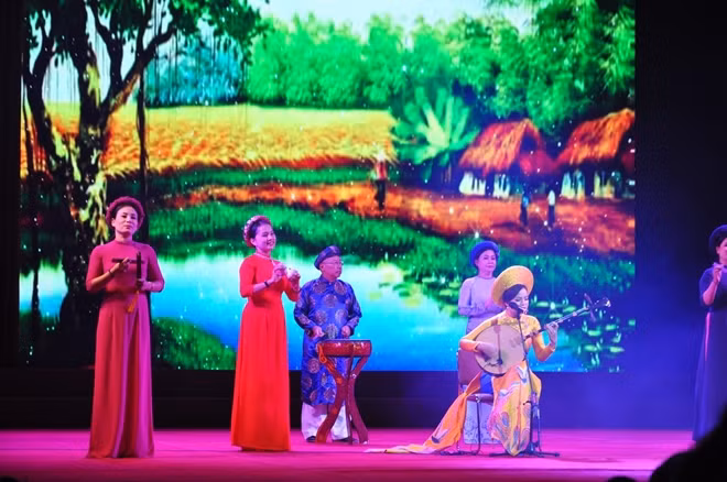 Tiết mục biểu diễn ca Huế