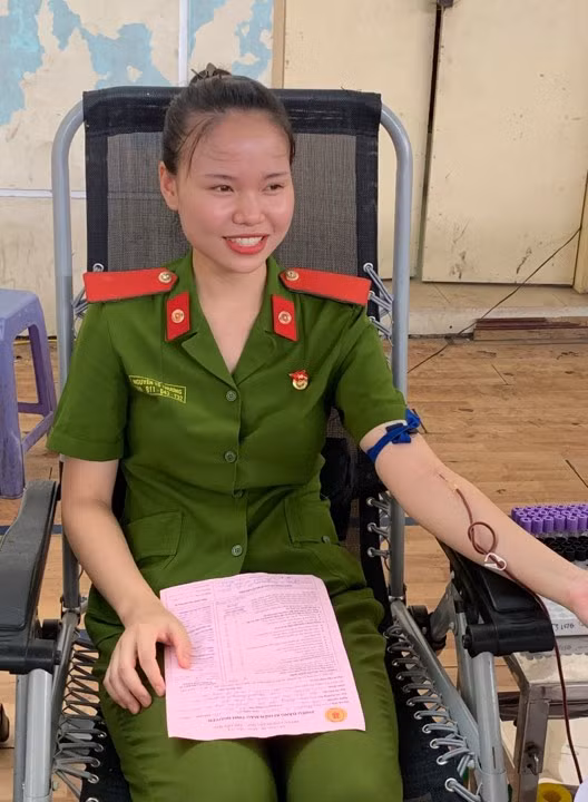Đây là lần thứ 2 Nguyễn Tô Thương, lớp B11, Khoa Điều tra hiến máu