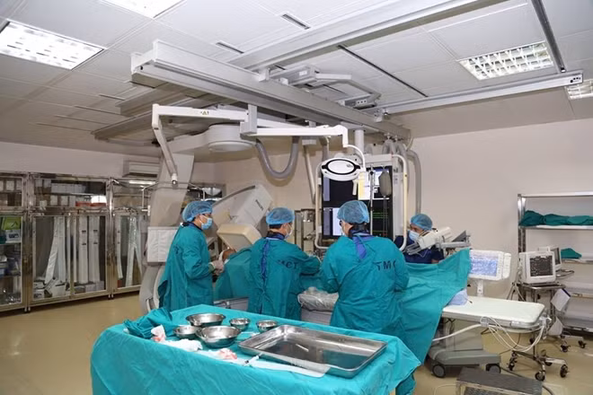 Một ca phẫu thuật ở Bệnh viện Đa khoa Đức Giang.