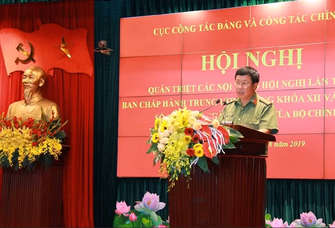 Đại tá Nguyễn Công Bảy phát biểu tại Hội nghị.