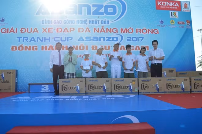 Dịp này, Hội NNCĐ DC/dioxin TP.Đà Nẵng đã vận động hàng trăm triệu đồng từ các tổ chức, cá nhân tham gia gây quỹ chăm sóc, giúp đỡ cho hơn 5.000 nạn nhân chất độc da cam tại cộng đồng và 150 em nạn nhân đang sinh hoạt, học tập tại 03 cơ sở thuộc Trung tâm bảo trợ NNCĐDC và trẻ em bất hạnh TP.Đà Nẵng.