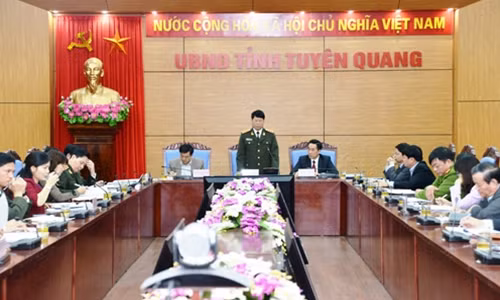 Thượng tướng Bùi Văn Nam phát biểu tại buổi làm việc với tỉnh Tuyên Quang.