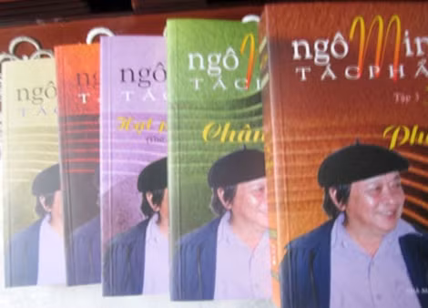 Bìa bộ sách 5 tập thơ của nhà thơ Ngô Minh.