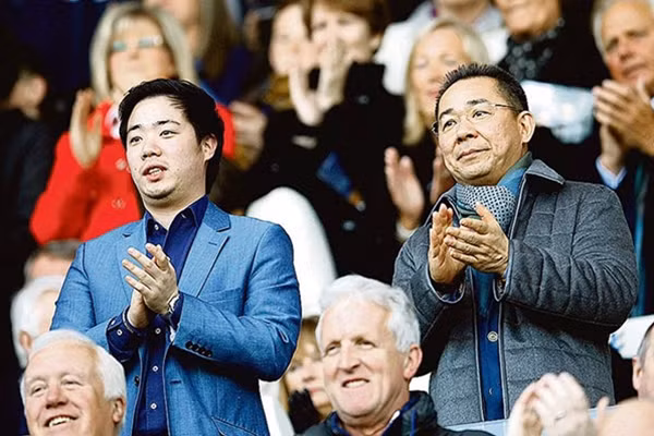 Hai cha con ông Vichai đang trở thành thần tượng của rất nhiều người Thái hiện nay.