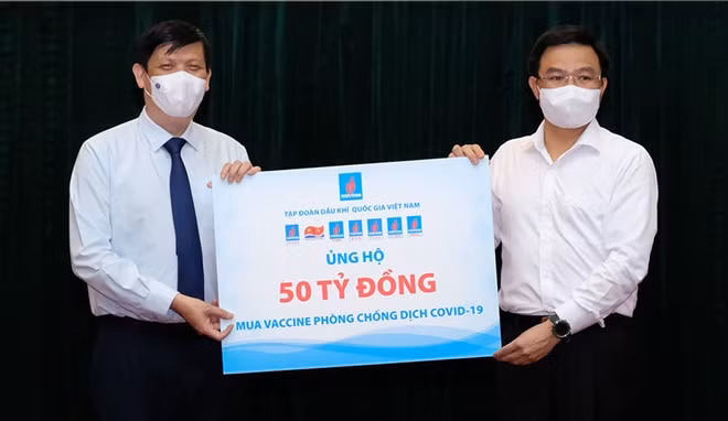 Bộ trưởng Nguyễn Thanh Long tiếp nhận 50 tỷ đồng của Tập đoàn Dầu khí quốc gia ủng hộ Quỹ Vaccine