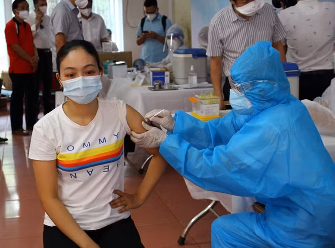 Bắc Giang đã hoàn thành tiêm chủng 150.000 liều vaccine trong 5 ngày.(Ảnh: Đức Duy)
