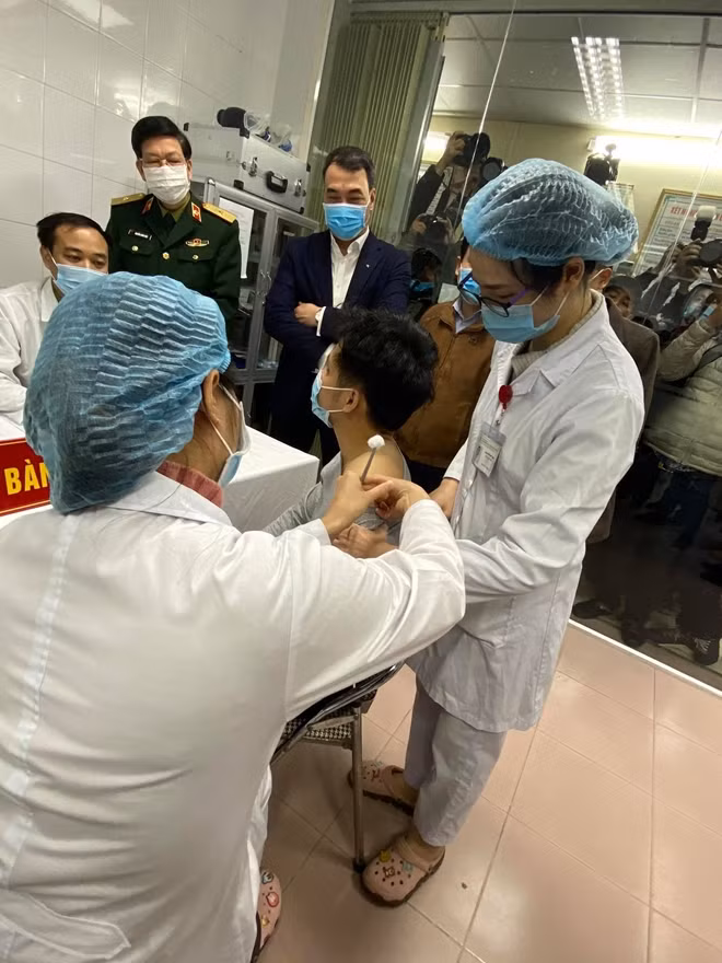 40 tình nguyện viên tiêm thử nghiệm liều 25mcg và 50mcg đến nay sức khỏe đều bình thường