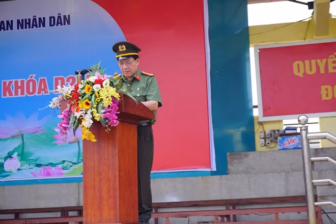 Phát biểu tại buổi lễ, Đại tá Nguyễn Văn Quyền, Phó Giám đốc Học viện Chính trị CAND mong muốn các cán bộ, giảng viên, học viên luôn đoàn kết, khắc phục khó khăn, tổ chức nội dung, phương thức về công tác dân vận với phương châm “3 cùng”: Cùng ăn, cùng ở, cùng làm việc với đồng bào, đồng thời rèn luyện, củng cố bản lĩnh chính trị, ý chí nghị lực trong công tác và cuộc sống.