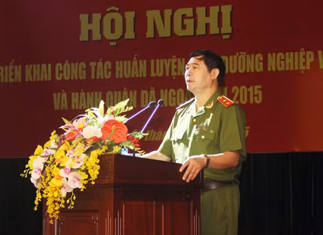 Trung tướng Nguyễn Văn Vượng, Tư lệnh Bộ Tư lệnh CSCĐ phát biểu chỉ đạo.