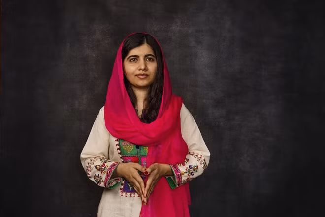 Malala Yousafzai (1997 - Đinh Sửu) là ví dụ tiêu biểu về một người tuổi Sửu luôn đấu tranh cho điều họ nghĩ là đúng đắn. Năm 15 tuổi, Malala đã đấu tranh chống lại phiến quân Taliban tại Pakistan để được đi học. Cô bị các tay súng tấn công và bị thương nặng. Cô được đưa tới Anh điều trị và may mắn được cứu sống. Sau khi sống sót, cô đã vận động mạnh mẽ cho hoạt động nữ quyền khắp thế giới. Malala giành giải Nobel Hòa bình năm 2014 khi mới 17 tuổi, trở thành người đoạt giải Nobel Hòa bình trẻ nhất trong lịch sử.