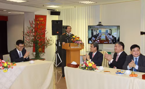 Đại tướng Trần Đại Quang chúc Tết cán bộ, công nhân viên Ngân hàng TMCP Ngoại thương Việt Nam.