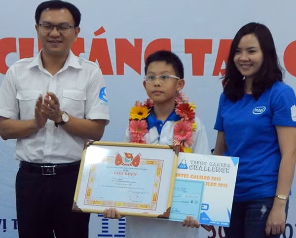 Naphat tại lễ vinh danh ngày 10/1.