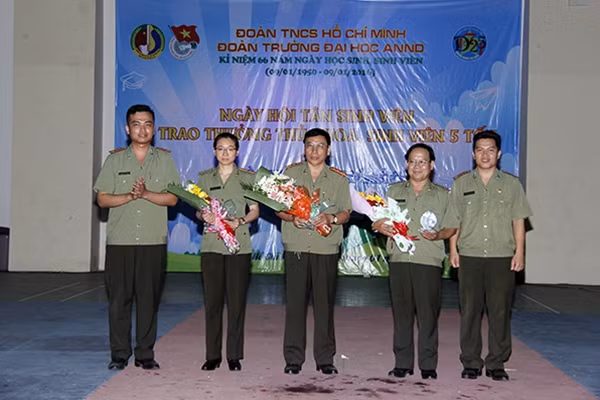 Đại biểu tham dự Ngày hội.