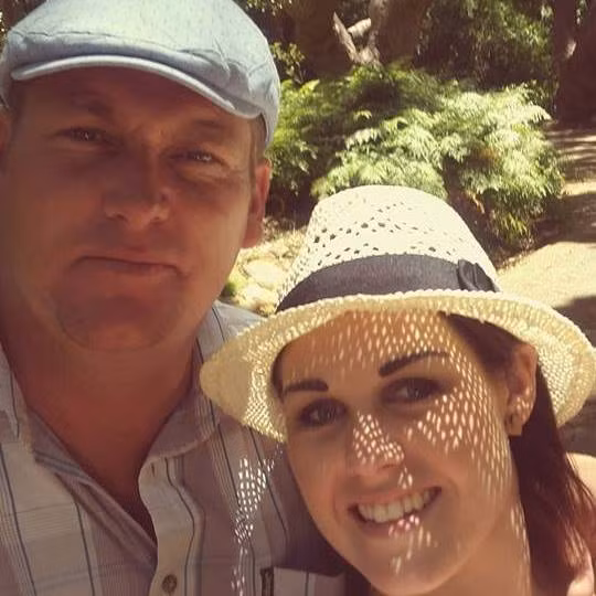 Viljoen và vợ sống tại Botswana đã 10 năm và có một cậu con trai. Ảnh: facebook. Viljoen và vợ sống tại Botswana đã 10 năm và có một cậu con trai. Ảnh: facebook.