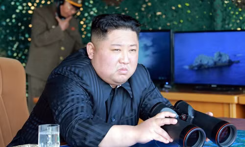 Ông Kim Jong-un trực tiếp giám sát vụ thử vũ khí mới hôm 4-5. Ảnh: KCNA.