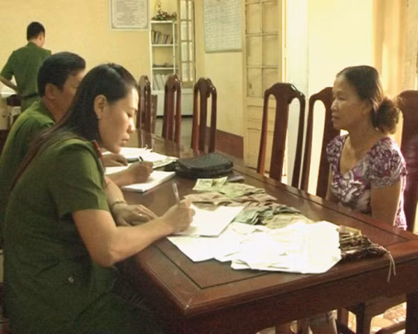 Nguyễn Thị Giáp chuyên hành nghề trộm cắp, móc túi ở Bệnh viện Trung ương Huế bị bắt giữ.