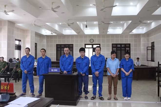 Các đối tượng tổ chức đưa người Trung Quốc nhập cảnh, ở chui để đánh bạc.
