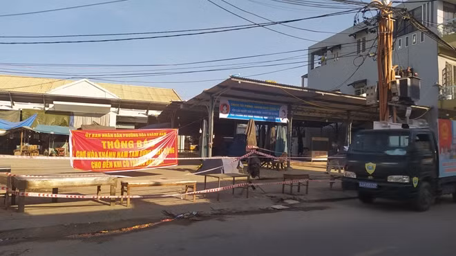 Chợ Hòa Khánh Nam tạm dừng hoạt động từ sáng 8/5 do có ca nhiễm COVID -19 đến chợ.