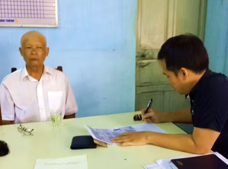 Đối tượng truy nã Bùi Đức Lưu.(bên trái).