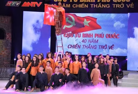 Chương trình được dàn dựng mang tính sử thi.