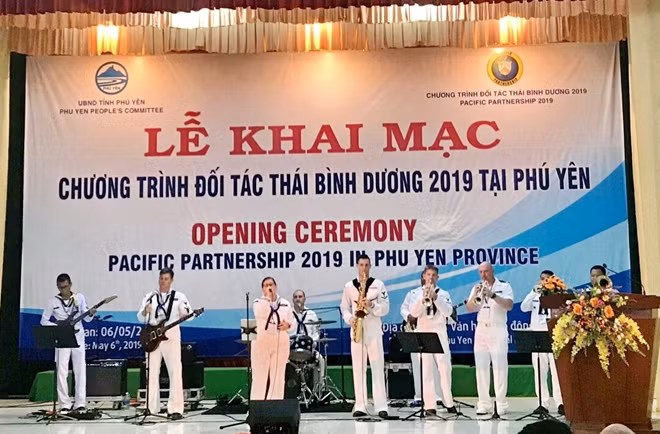 Các chuyên gia biểu diễn âm nhạc trong lễ khai mạc Chương trình đối tác Thái Bình Dương năm 2019 tại Phú Yên