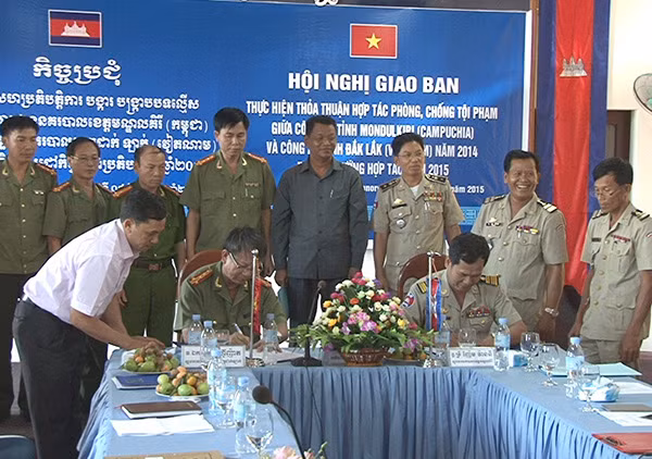 Công an hai tỉnh ký kết quy chế phối hợp đảm bảo ANTT vùng biên giới.