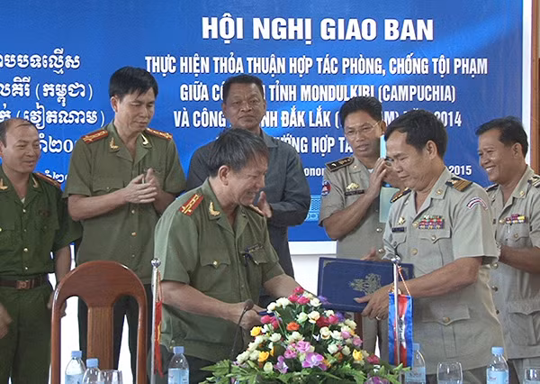 Tăng cường công tác phối hợp đảm bảo ANTT biên giới ảnh 2