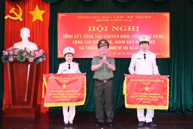 Các tập thể và cá nhân nhận được Bằng khen của Bộ Công an và đạt danh hiệu "Đơn vị Quyết Thắng" của Tổng cục Hậu cần Kĩ thuật-Bộ Công an;