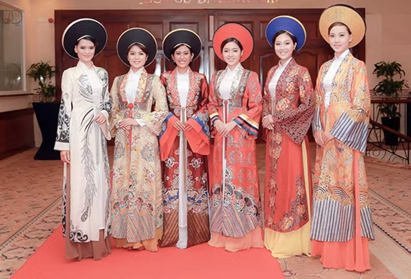 Bộ sưu tập “Vương triều”.