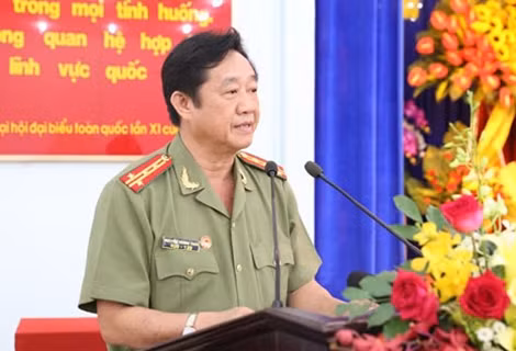 Đại tá Nguyễn Hoàng Thao báo cáo kết quả công tác năm 2015 và phương phướng, nhiệm vụ năm 2016.