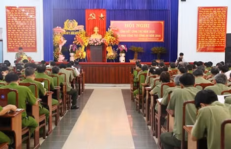 Toàn cảnh hội nghị.