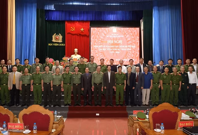Thứ trưởng Nguyễn Văn Thành và các đại biểu tham dự hội nghị
