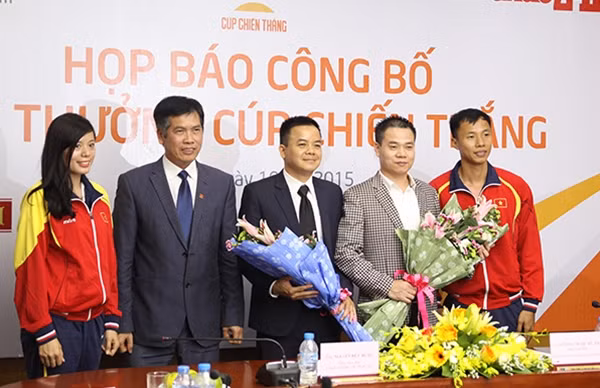 Toàn cảnh buổi họp báo.