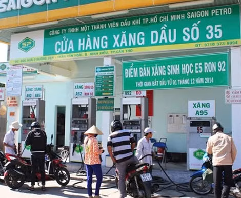 Một cây xăng trên đường Trần Văn Hoài, quận Ninh Kiều bán xăng E5 .