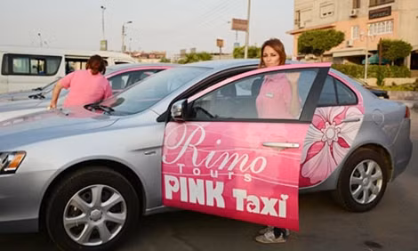 Dịch vụ “taxi hồng” đang ngày càng được ưa chuộng ở Ai Cập và nhiều quốc gia trên thế giới (ảnh: Reuters).