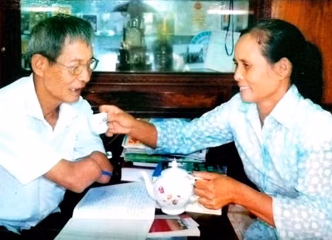 Vợ chồng nhà thơ Trần Đức Mô hiện tại.