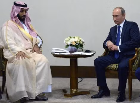 Thái tử Mohammed bin Salman -Bộ trưởng Quốc phòng Saudi Arabia và Tổng thống Nga Vladimir Putin tại cuộc gặp ngày 11/10 ở Sochi.