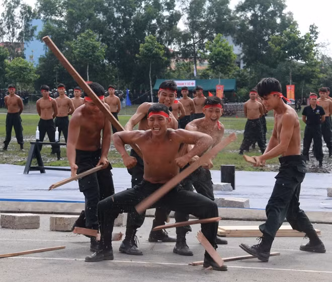 CBCS Trung đoàn CSCĐ Tây Nam Bộ, biểu diễn nội công