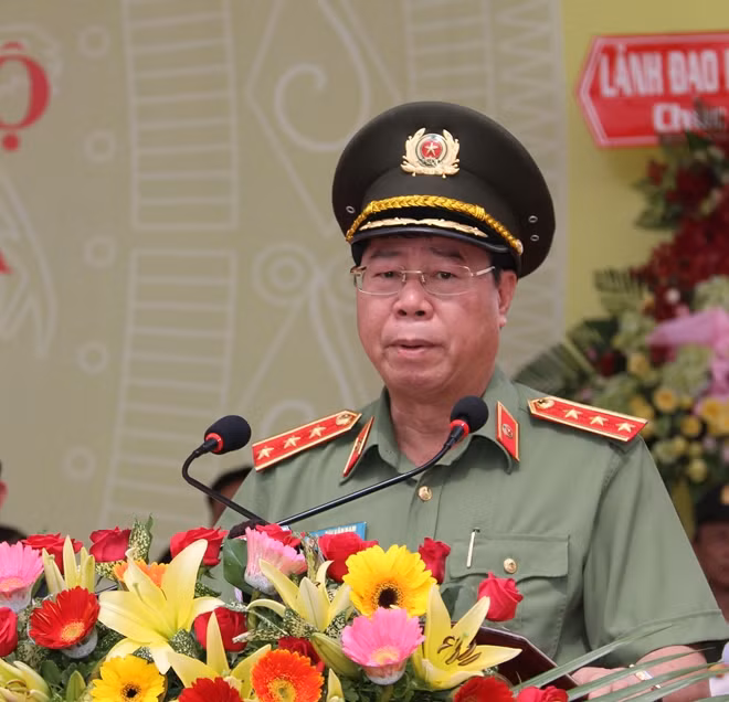 Thứ trưởng Bùi Văn Nam, phát biểu tại Lễ kỷ niệm 15 năm thành lập Trung đoàn CSCĐ Tây Nam Bộ.