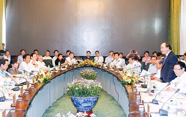 Thủ tướng Nguyễn Xuân Phúc phát biểu tại buổi đối thoại. Ảnh: Thống Nhất