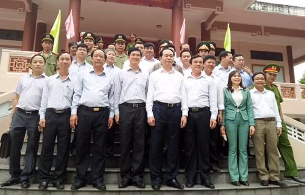 Chủ tịch nước Trần Đại Quang và đoàn công tác tại Khu di tích Nước Oa.