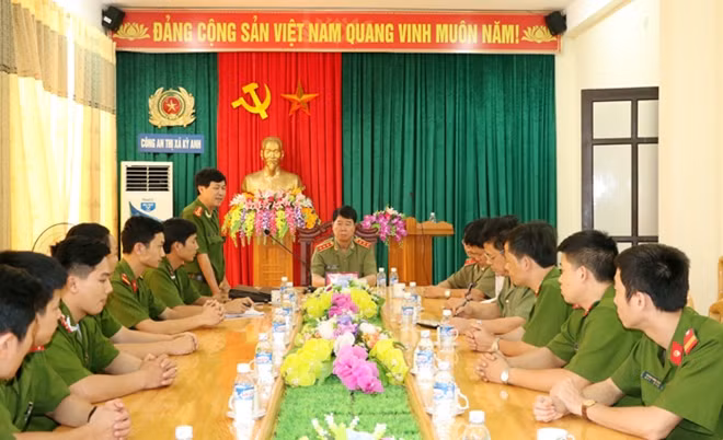 Toàn cảnh buổi làm việc.