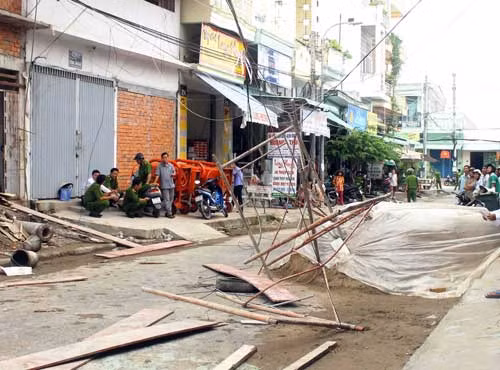 Hiện trường vụ sập giàn giáo khiến 2 người tử vong, 1 người bị thương.