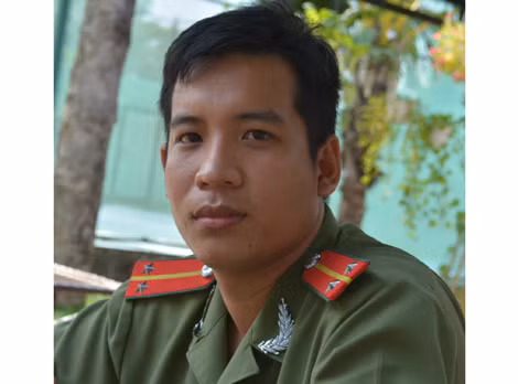 Nhà văn, Trung úy Trần Minh Hợp.